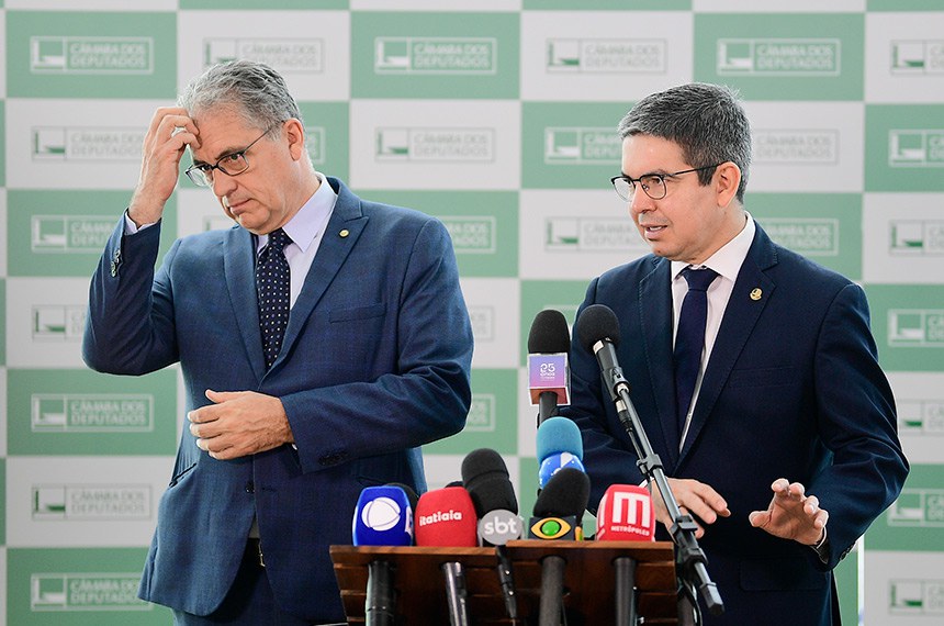 (E/D):
deputado Carlos Zarattini (PT-SP);
líder do governo no Congresso Nacional, senador Randolfe Rodrigues (Rede-AP).