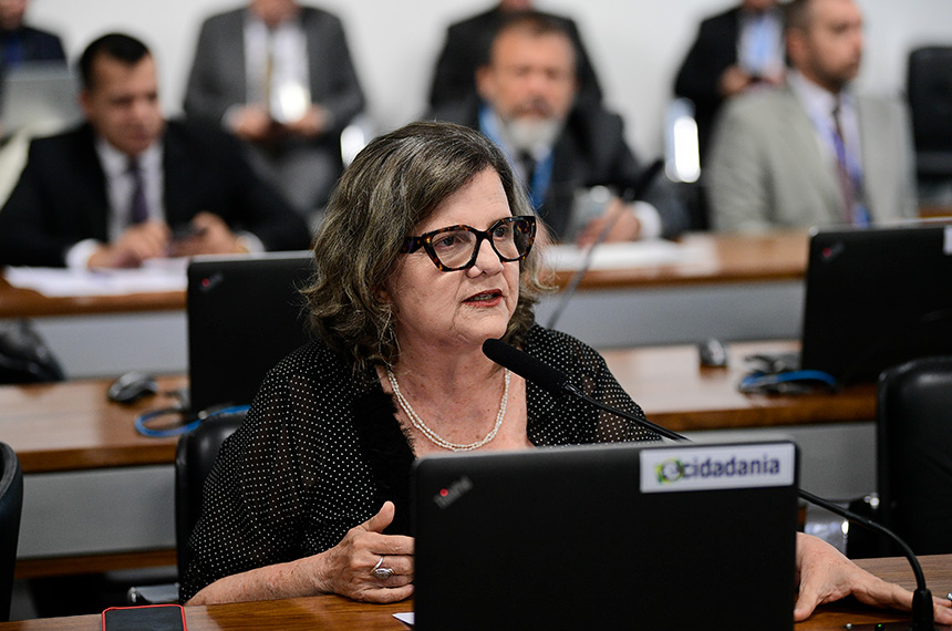 Teresa (relatora), em reunião da CDR: a Constituição concede a todos o direito ao meio ambiente ecologicamente equilibrado; o conceito de cinturão verde traz frutos ao país e deve ser contemplado nas legislações de zoneamento - Foto: Pedro França/Agência Senado