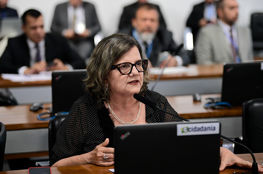 Em pronunciamento, à bancada, relatora do PL 3.358/2023, senadora Teresa Leitão (PT-PE).