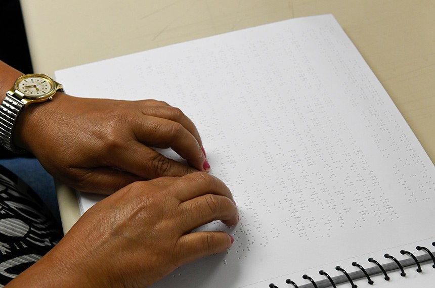 Hoje em sua 146ª edição, a publicação nasceu quando o Jornal do Senado era impresso diariamente. Com o fim do jornal, em 2919, a edição em braile foi mantida, mas o nome mudou para Senado Notícias em braile, em alusão ao Portal de Notícias da Casa.