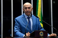 Confúcio Moura alerta para importância da vacinação contra covid-19