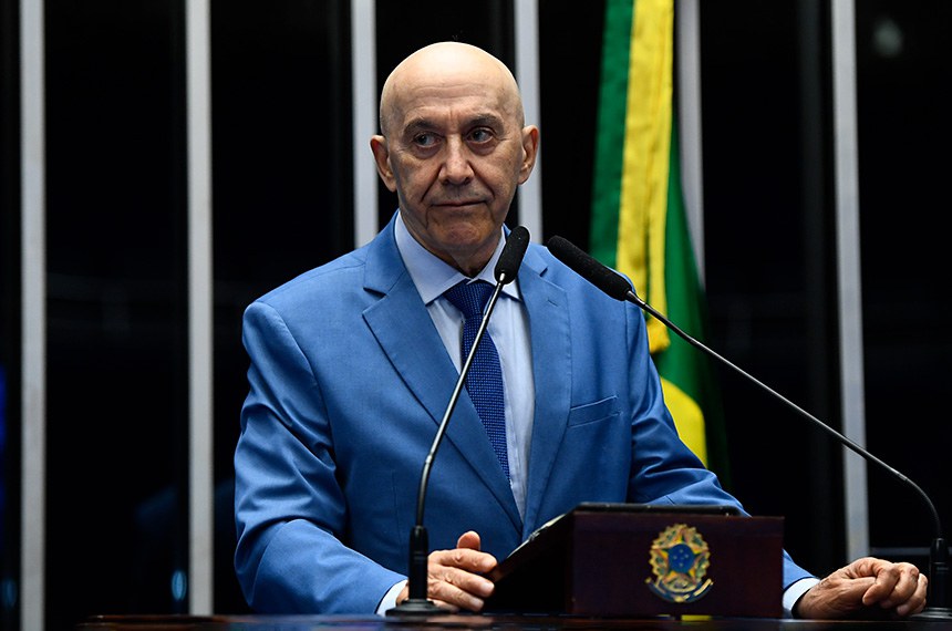 Em discurso, à tribuna, senador Confúcio Moura (MDB-RO).