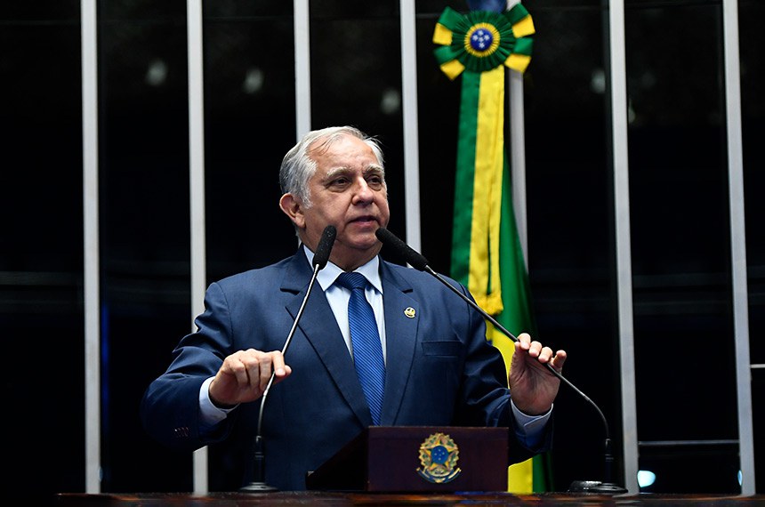 Em discurso, à tribuna, senador Izalci Lucas (PSDB-DF).