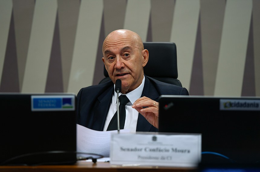 Mesa: 
presidente da CI, senador Confúcio Moura (MDB-RO), em pronunciamento.