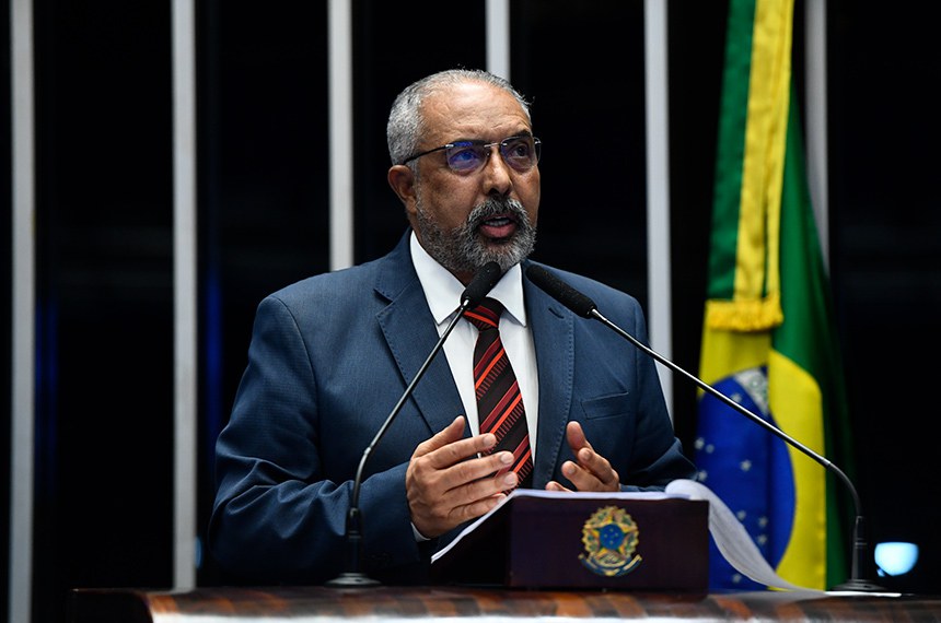Em discurso, à tribuna, senador Paulo Paim (PT-RS).