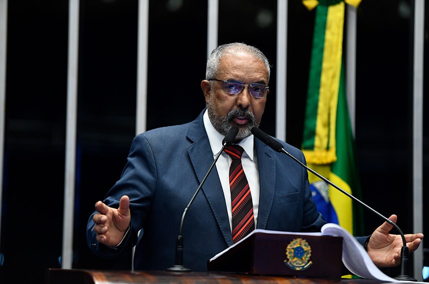 Em discurso, à tribuna, senador Paulo Paim (PT-RS).