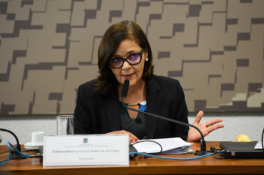 Em pronunciamento, à bancada, indicada para exercer o cargo de embaixadora do Brasil na República Bolivariana da Venezuela, Glivânia Maria de Oliveira (MSF 86/2023).