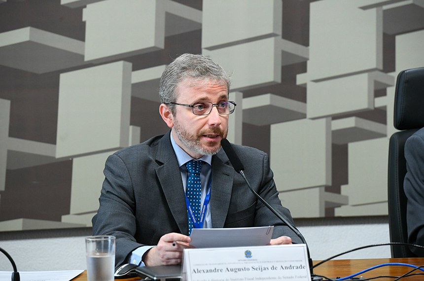 Mesa: 
indicado para ocupar o cargo de diretor da Instituição Fiscal Independente (IFI), Alexandre Augusto Seijas de Andrade - em pronunciamento. 