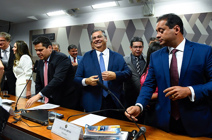 Participam: 
indicado para exercer o cargo de ministro do Supremo Tribunal Federal (STF), Flávio Dino de Castro e Costa (MSF 88/2023);
presidente da CCJ, senador Davi Alcolumbre (União-AP); 
indicado para exercer o cargo de Procurador-Geral da República, Paulo Gustavo Gonet Branco (MSF 89/2023);
senador Randolfe Rodrigues (Rede-AP);
senador Weverton (PDT-MA).