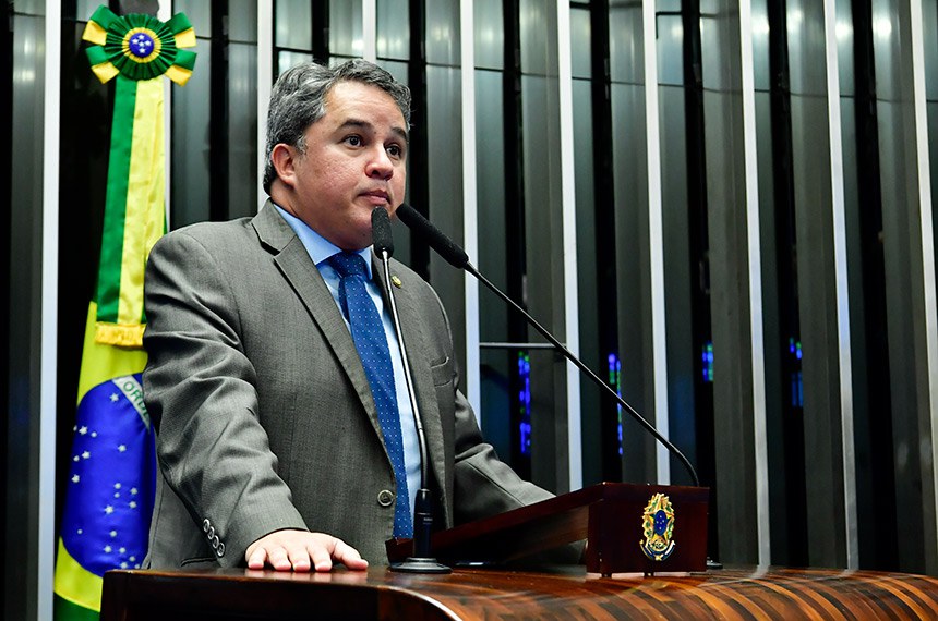 Em discurso, à tribuna, senador Efraim Filho (União-PB).