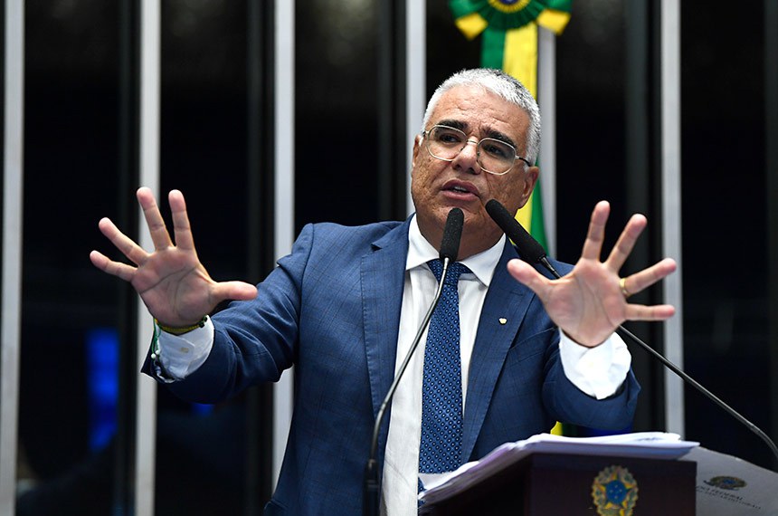 Em discurso, à tribuna, senador Eduardo Girão (Novo-CE).