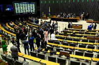 Congresso reestabelece projeto que garante direitos de surdos de um ouvido