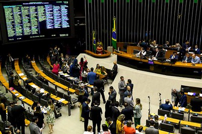 Câmara aprova criação de loterias para saúde e turismo - 30/08/2022 -  Mercado - Folha