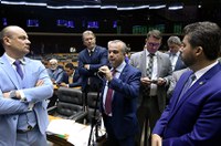 Restabelecido artigo que impede excluir novas despesas do resultado primário