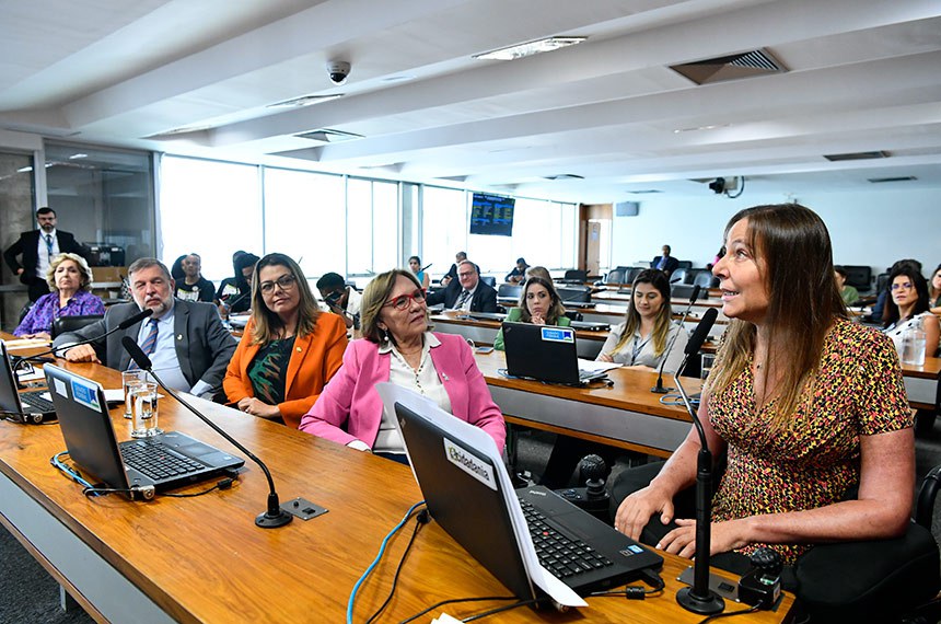 Bancada: 
senadora Ivete da Silveira (MDB-SC); 
senador Flávio Arns (PSB-PR); 
senadora Leila Barros (PDT-DF); 
senadora Zenaide Maia (PSD-RN); 
relatora do PL 3.242/2020, PL 2.552/2022 e PL 3.295/2023, senadora Mara Gabrilli (PSD-SP) - em pronunciamento.