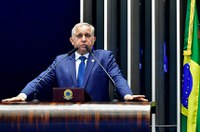 Izalci defende ensino técnico e alerta para os impactos da reforma tributária