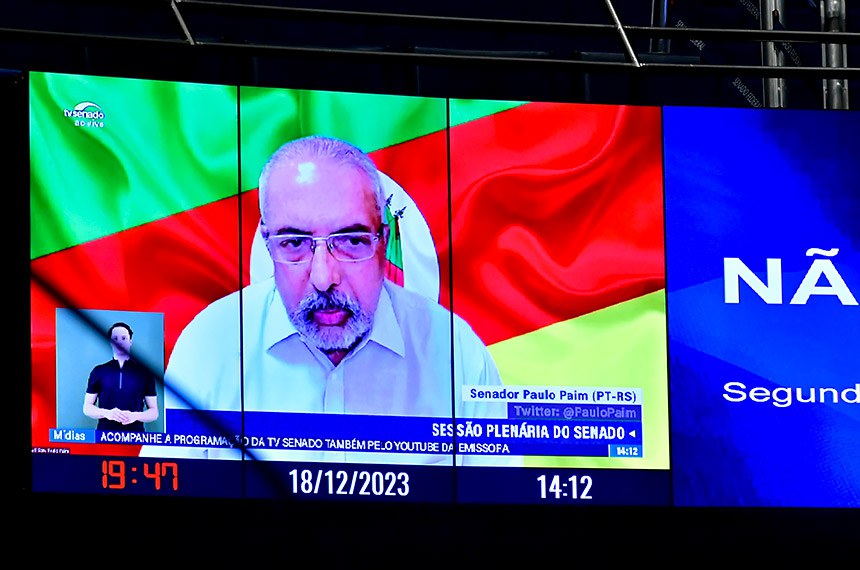 Na tela, senador Paulo Paim (PT-RS) em pronunciamento via videocoferência. 
