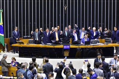 CAE aprova cobrança de ISS sobre jogos eletrônicos disputados na internet —  Rádio Senado