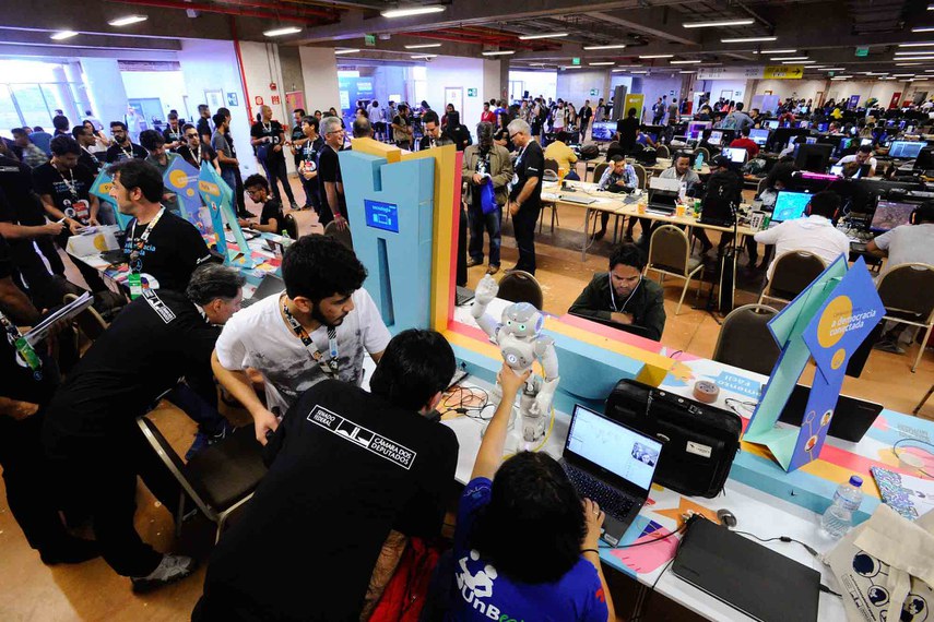 A Câmara dos Deputados e o Senado Federal estão presentes na Campus Party Brasília 2018, um dos maiores eventos de tecnologia do mundo, que começa a partir desta quarta-feira (27). O Congresso Nacional estará representado pelas duas casas legislativas visando aumentar a transparência no parlamento e integrar o público ao ambiente legislativo.
