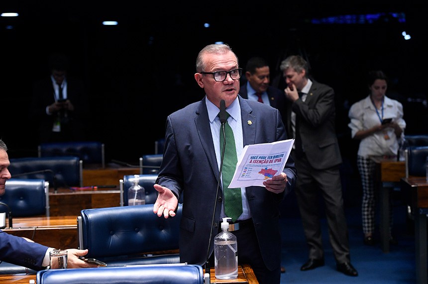 À bancada, em pronunciamento, senador Wellington Fagundes (PL-MT).
