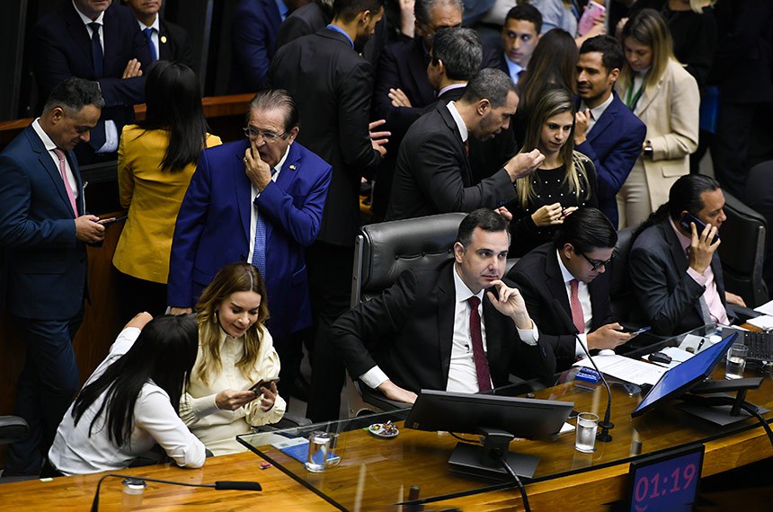 Mesa: 
senadora Eliziane Gama (PSD-MA);
presidente da CMO, senadora Daniella Ribeiro (PSD-PB); 
deputado Danilo Forte (União-CE);
presidente do Senado Federal, senador Rodrigo Pacheco (PSD-MG); 
secretário-geral da Mesa do Senado Federal, Gustavo A. Sabóia Vieira;
deputado Weliton Prado (Solidariedade-MG).