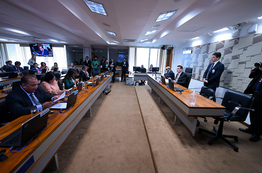 Reunião da CAE: uma entre as centenas de reuniões realizadas pelas comissões para a discussão e votação de matérias, além de audiências públicas - Foto: JOCARLOS
