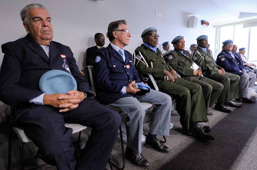 Reunião para deliberar sobre sete itens. Entre eles, o projeto que concede pensão vitalícia aos soldados brasileiros que integraram o Batalhão Suez (foto) – tropa que participou da Força Internacional de Emergência da ONU durante conflito na região do Canal de Suez, em 1956.