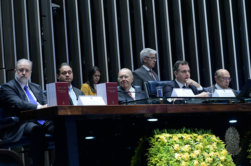 No Dia do Parlamento, com várias autoridades, Pacheco exigiu punição aos responsáveis pelos atos contra a democracia do dia 8 de janeiro - Foto: Geraldo Magela/Agência Senado