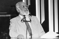 Lei inclui Abdias do Nascimento no 'Livro dos Heróis e Heroínas da Pátria'