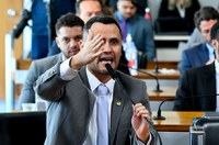 Proposta proíbe partido de pagar salário para político em exercício