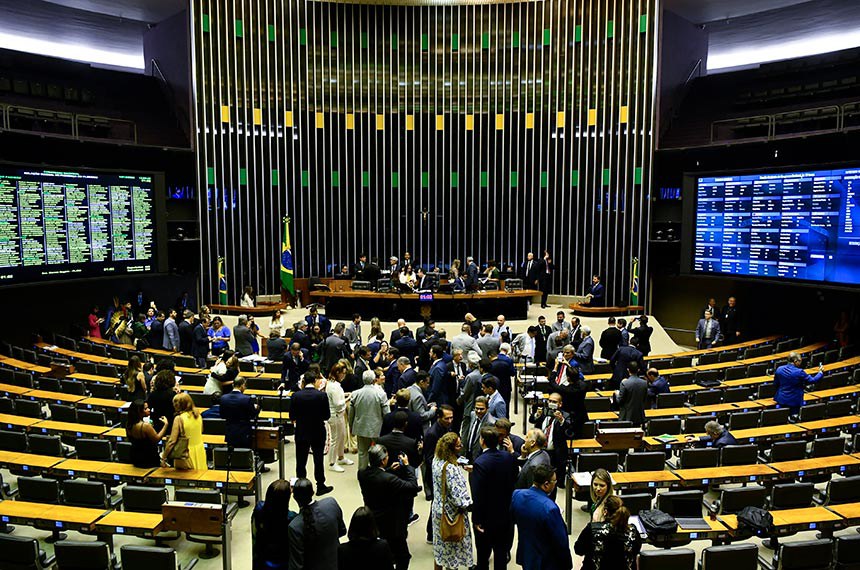 Mesa: 
deputada Soraya Santos (PL-RJ); 
deputada Adriana Ventura (Novo-SP); 
presidente do Senado Federal, senador Rodrigo Pacheco (PSD-MG); 
secretário-geral da Mesa do Senado Federal, Gustavo A. Sabóia Vieira.