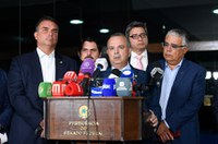 Oposição entrega pauta de sugestões legislativas a Pacheco