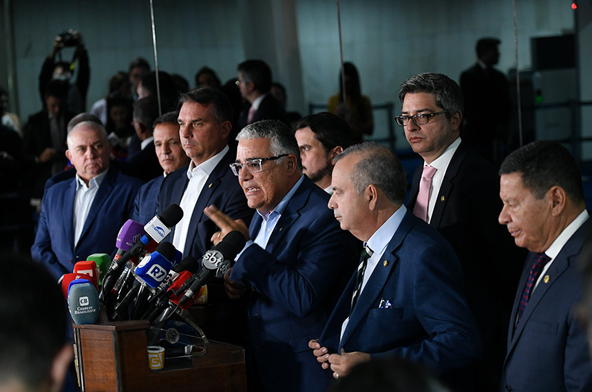 Senadores da oposição em entrevista após a reunião - Foto: Edilson Rodrigues/Agência Senado