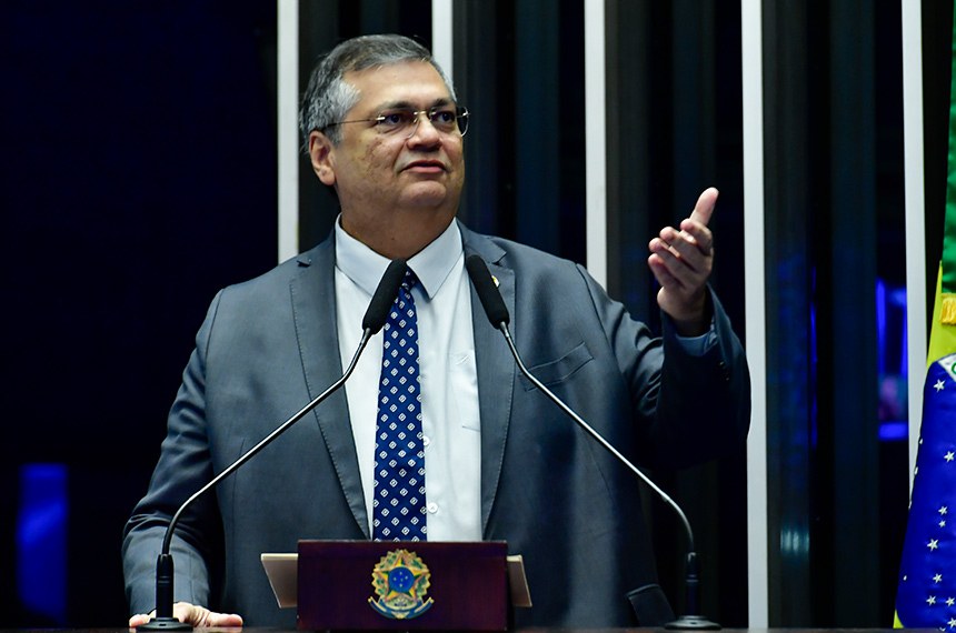 Em discurso, à tribuna, senador Flávio Dino (PSB-MA).