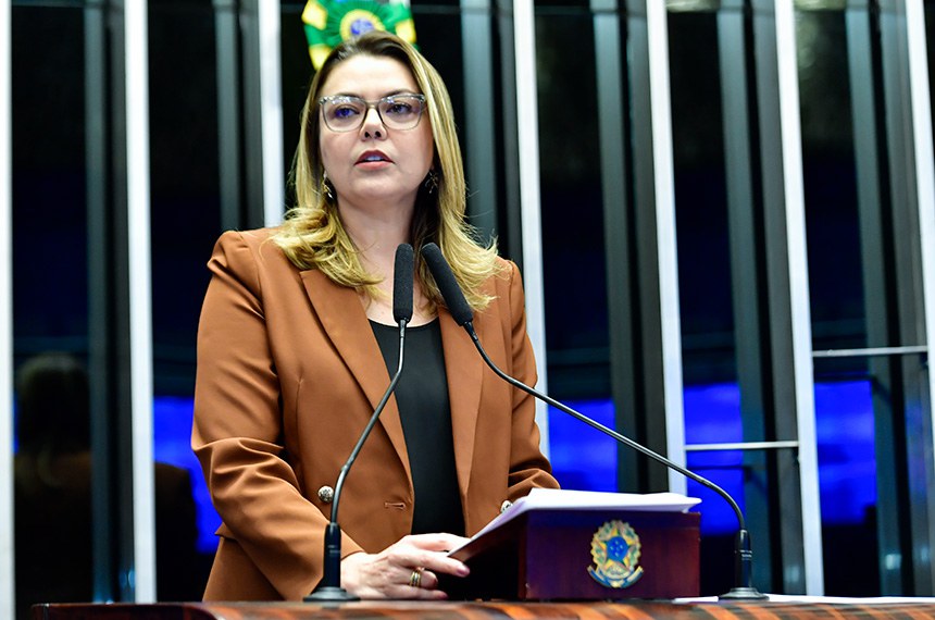 Em discurso, à tribuna, senadora Leila Barros (PDT-DF).