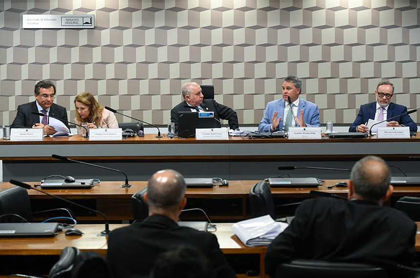 Mesa:
professor titular de Direto Financeiro do Departamento de Direito Econômico, Financeiro e Tributário da Faculdade de Direito da Universidade de São Paulo, Heleno Torres;
subsecretária de Tributação da Receita Federal, 
Cláudia Lucia Pimentel;
presidente da CTIADMTR, senador Izalci Lucas (PSDB-DF);
relator da CTIADMTR, senador Efraim Filho (União-PB);
professor de Direito Tributário da Universidade Estadual do Rio de Janeiro, Marcus Livio Gomes.