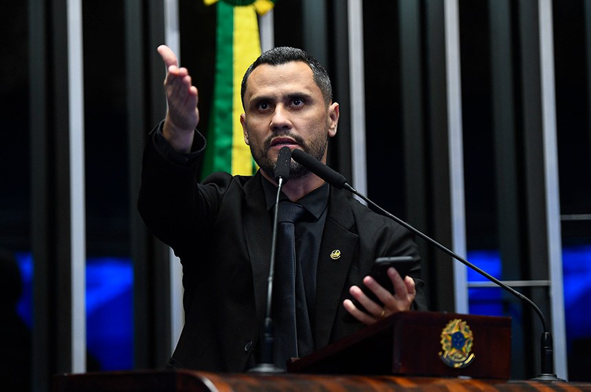 Em discurso, à tribuna, senador Cleitinho (Republicanos-MG).