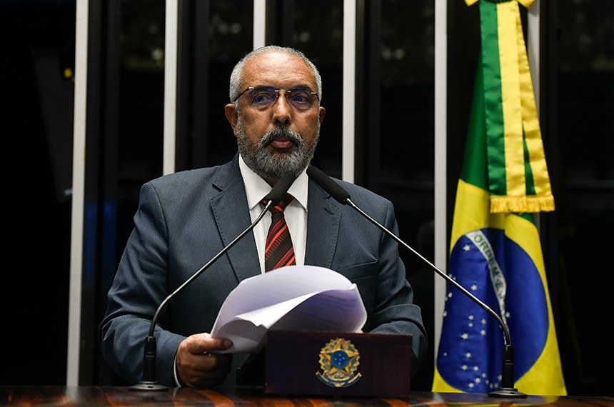 Em discurso, à tribuna, senador Paulo Paim (PT-RS). 