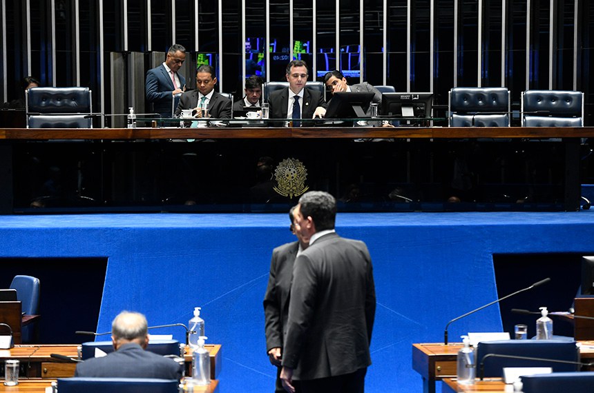 Mesa: 
2º secretário da Mesa do Senado Federal, senador Weverton (PDT-MA);
presidente do Senado Federal, senador Rodrigo Pacheco (PSD-MG); 
secretário-geral da Mesa do Senado Federal, Gustavo A. Sabóia Vieira.