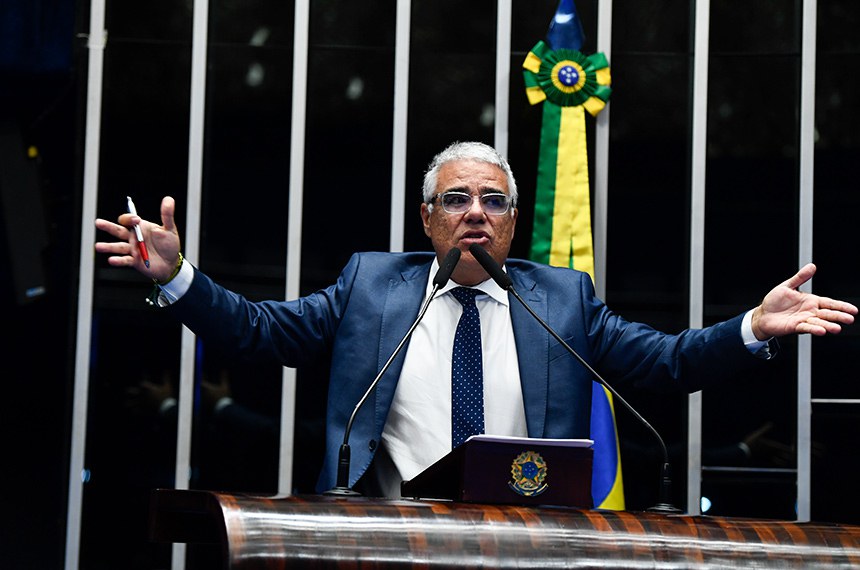 Em discurso, à tribuna, senador Eduardo Girão (Novo-CE).