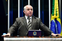 Izalci diz que  Brasil vive 'insegurança democrática'
