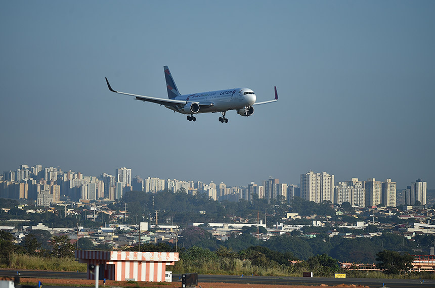 Para autor do projeto, Sérgio Petecão, transporte aéreo brasileiro precisa de mais concorrência e oferta de serviços - Foto: Andre Borges/Agência Brasília