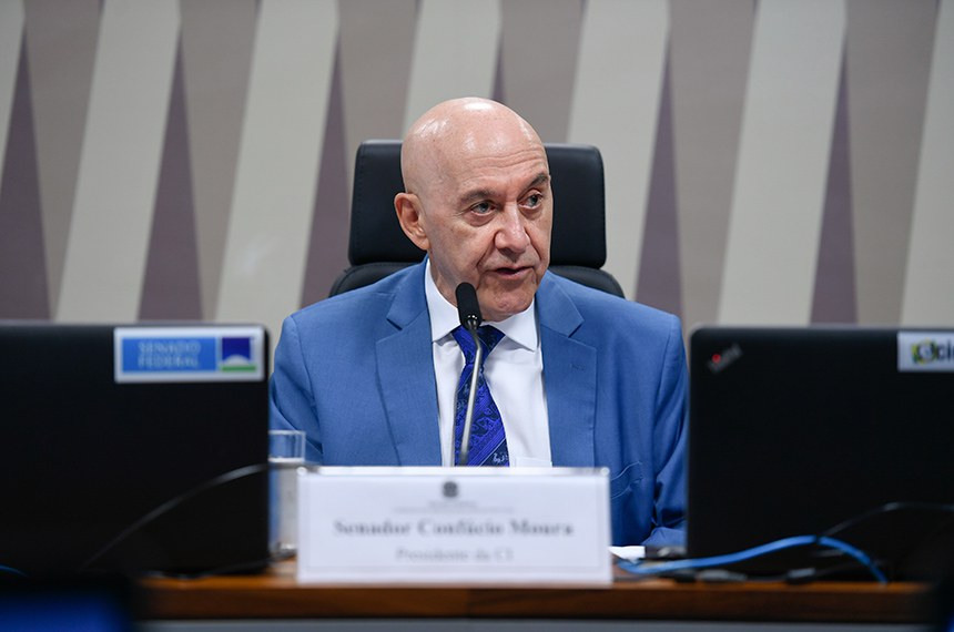 Mesa: 
presidente da CI, senador Confúcio Moura (MDB-RO), em pronunciamento.