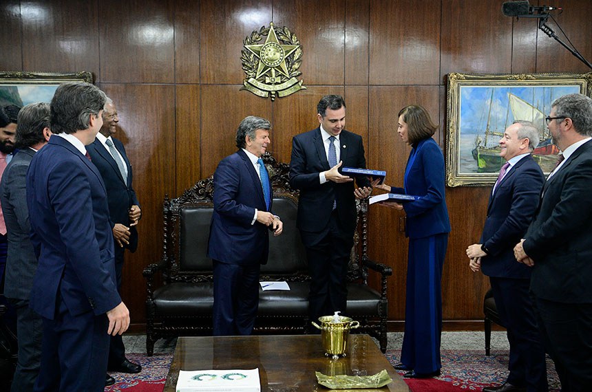 Presidente da CJADMTR, ministra do Superior Tribunal de Justiça (STJ), Regina Helena Costa entrega relatório final dos anteprojetos de proposições legislativas aos presidentes do Senado Federal, senador Rodrigo Pacheco (PSD-MG) e o do Supremo Tribunal Federal (STF), ministro Luiz Fux. 