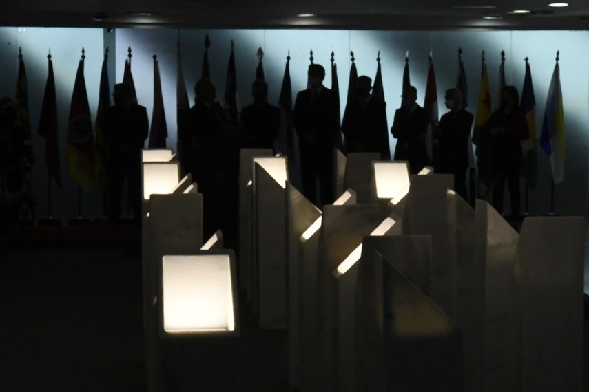 Participam:
senador Fabiano Contarato (PT-ES);
senador Rogério Carvalho (PT-SE);
coordenadora de Direitos Humanos e diálogo inter-religioso da Associação Nacional em Apoio e Defesa dos Direitos das Vítimas da Covid19 - Vida e Justiça, Sueli Aparecida Bellato;
senadora Simone Tebet (MDB-MS); 
presidente do Senado Federal, senador Rodrigo Pacheco (PSD-MG);
vice-presidente da CPIPANDEMIA, senador Randolfe Rodrigues (Rede-AP); 
relator da CPIPANDEMIA, senador Renan Calheiros (MDB-AL);
senador Humberto Costa (PT-PE); 
representante das vítimas da Covid-19, José Mauro Quijada.