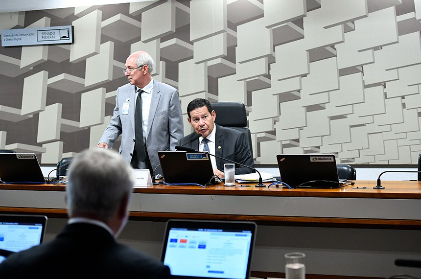 Bancada:
senador Humberto Costa (PT-PE), em pronunciamento.