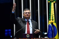 Dino anuncia PEC contra aposentadoria compulsória de juiz, promotor e militar
