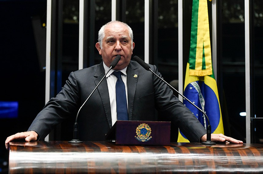 À tribuna, em discurso, senador Izalci Lucas (PSDB-DF).