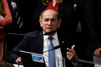 Campanha de vacinação nas escolas públicas vai a Plenário