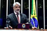 Humberto Costa expressa preocupação com fatos revelados em operação da PF